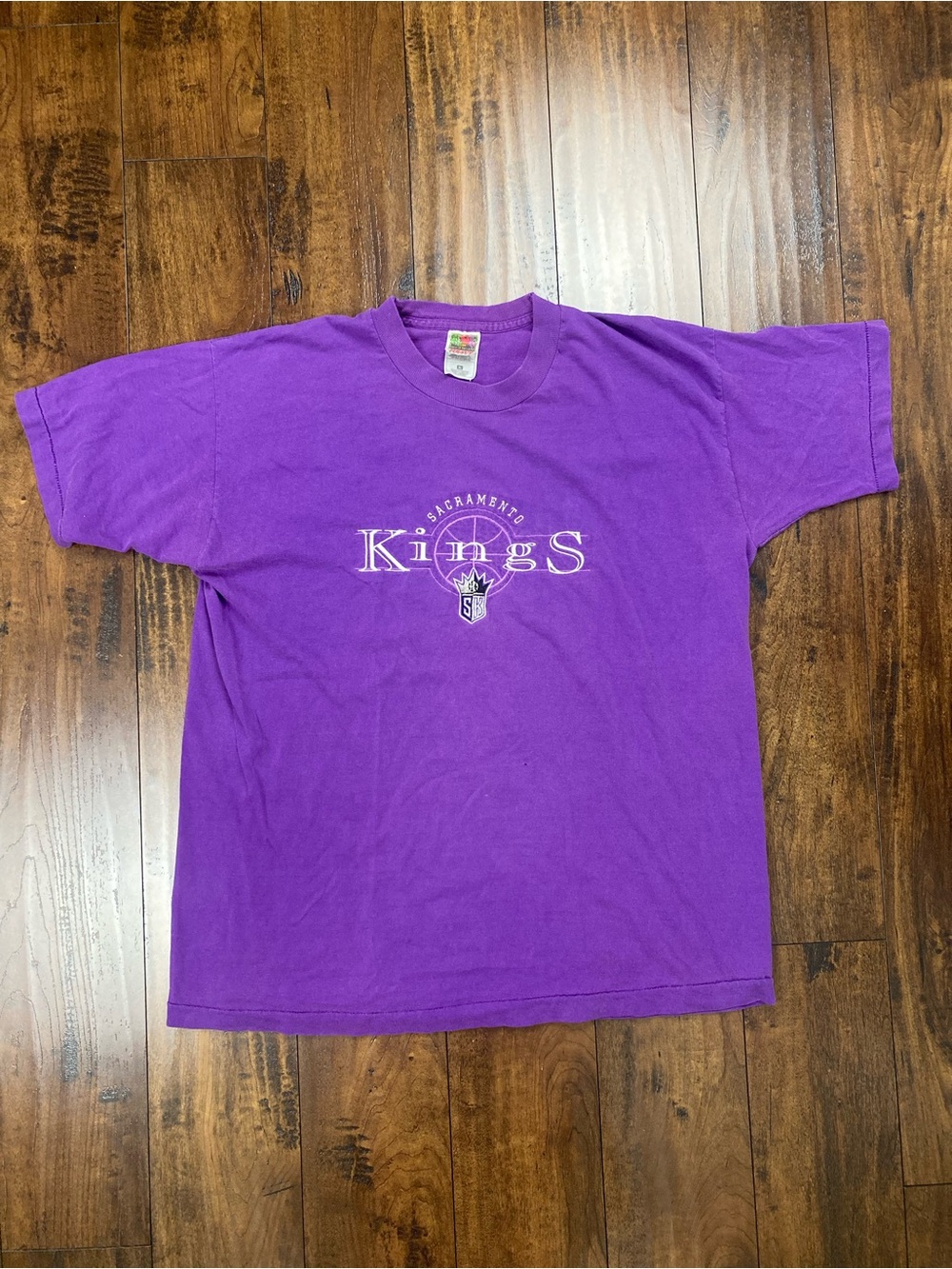 SACRAMENTO KINGS Vintage T-Shirt Purple Embroidered Single Stitch Size XL